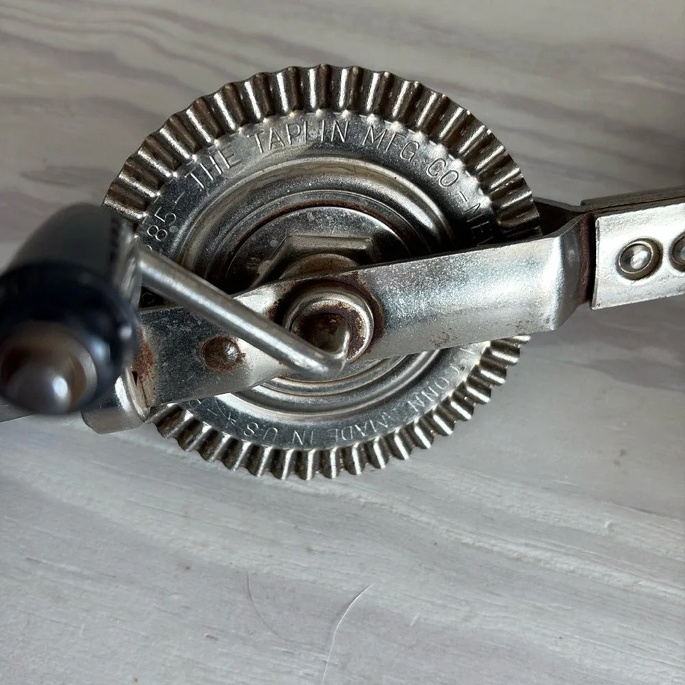 VTG Taplin Hand-Crank Egg Beater‎